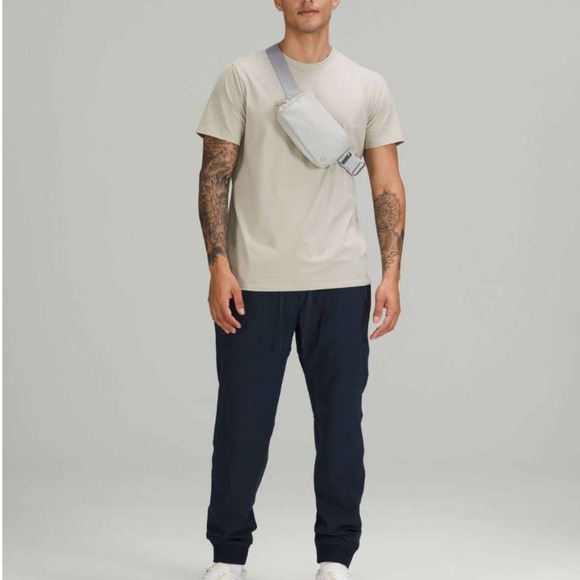 NWT Seal Grey lululemon Everywhere Belt Bag EBB 1L FAST SHIP - Picture 13 of 13